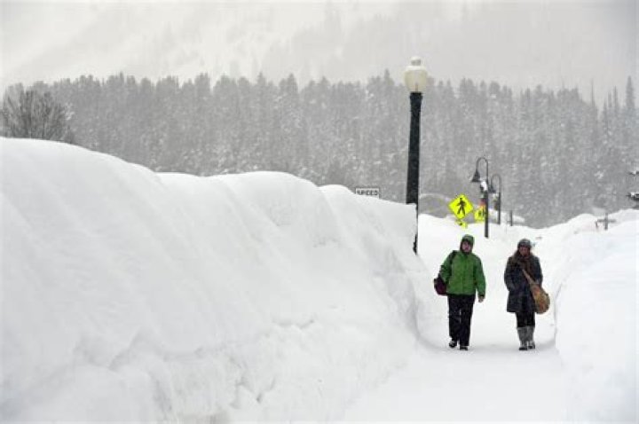 Does it snow in crested butte in october?