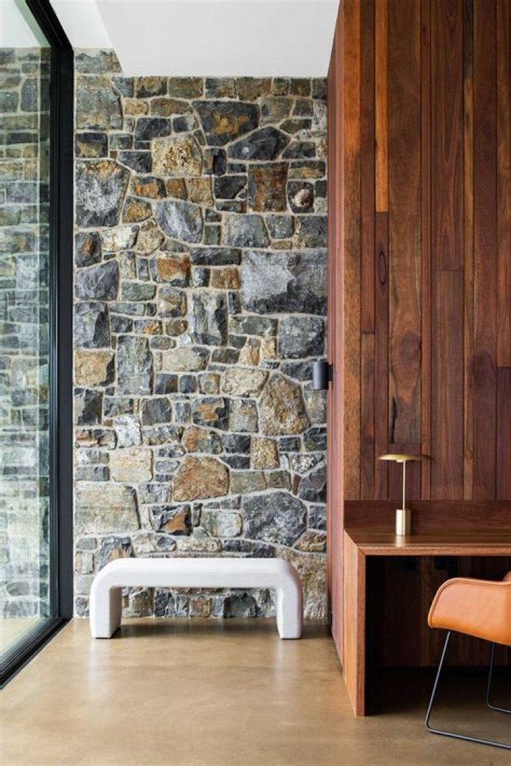 Is stone living thing?